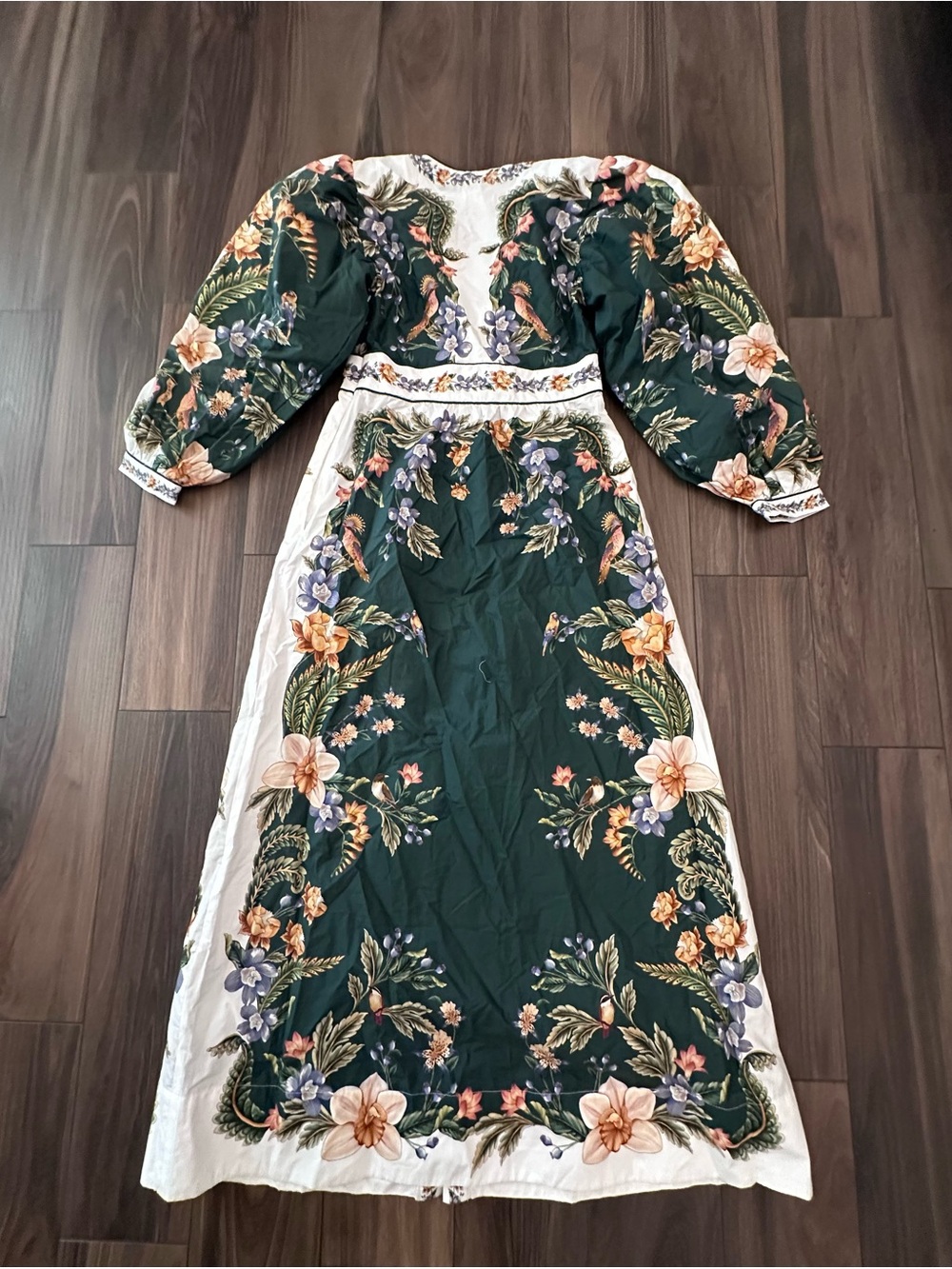 FARM Rio
Nature Green Long Sleeve Floral Maxi
Dress Size - S - Picture 9 of 9